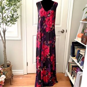 Scoop neck rose print maxi dress with pockets | Size Medium